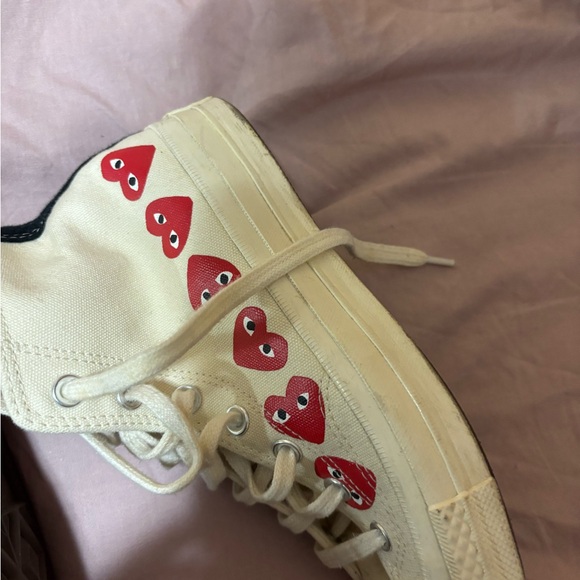 Comme des Garcons Shoes - Comme des Garcons Cream Textile Sneakers with Red Heart